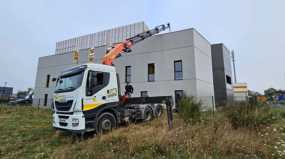 S.L.M.T : spécialiste du levage grues mobiles dans tout le Nord de la Bretagne.